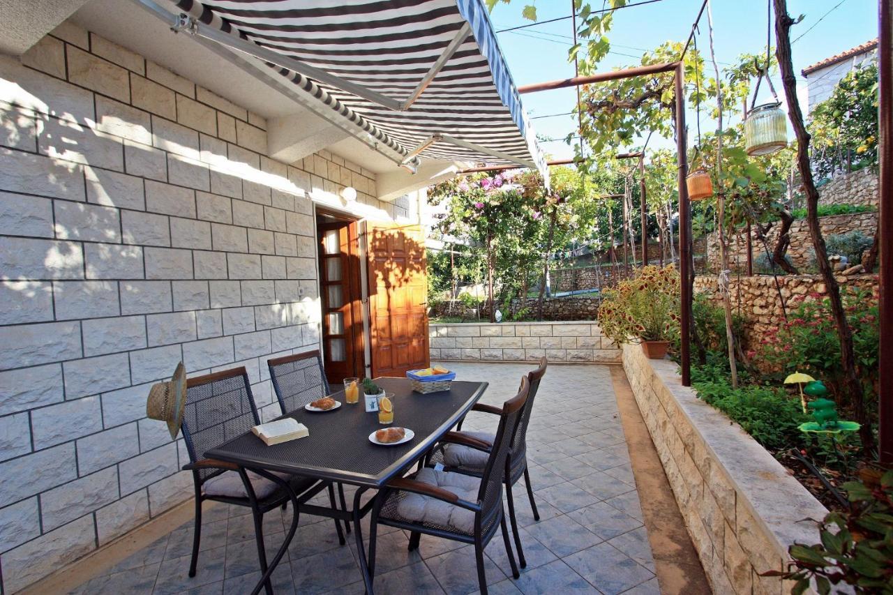 Apartments Omo 1 Supetar Exterior foto